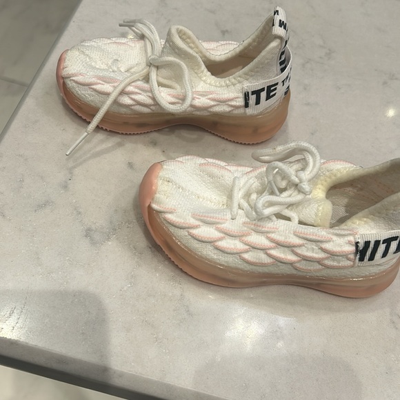 Designer inspired shoes for kids with lights - Picture 5 of 10